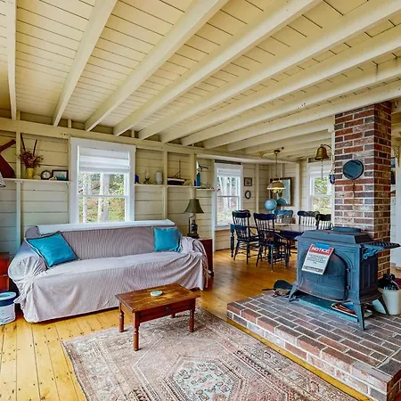 Villa Boothbay Beauty